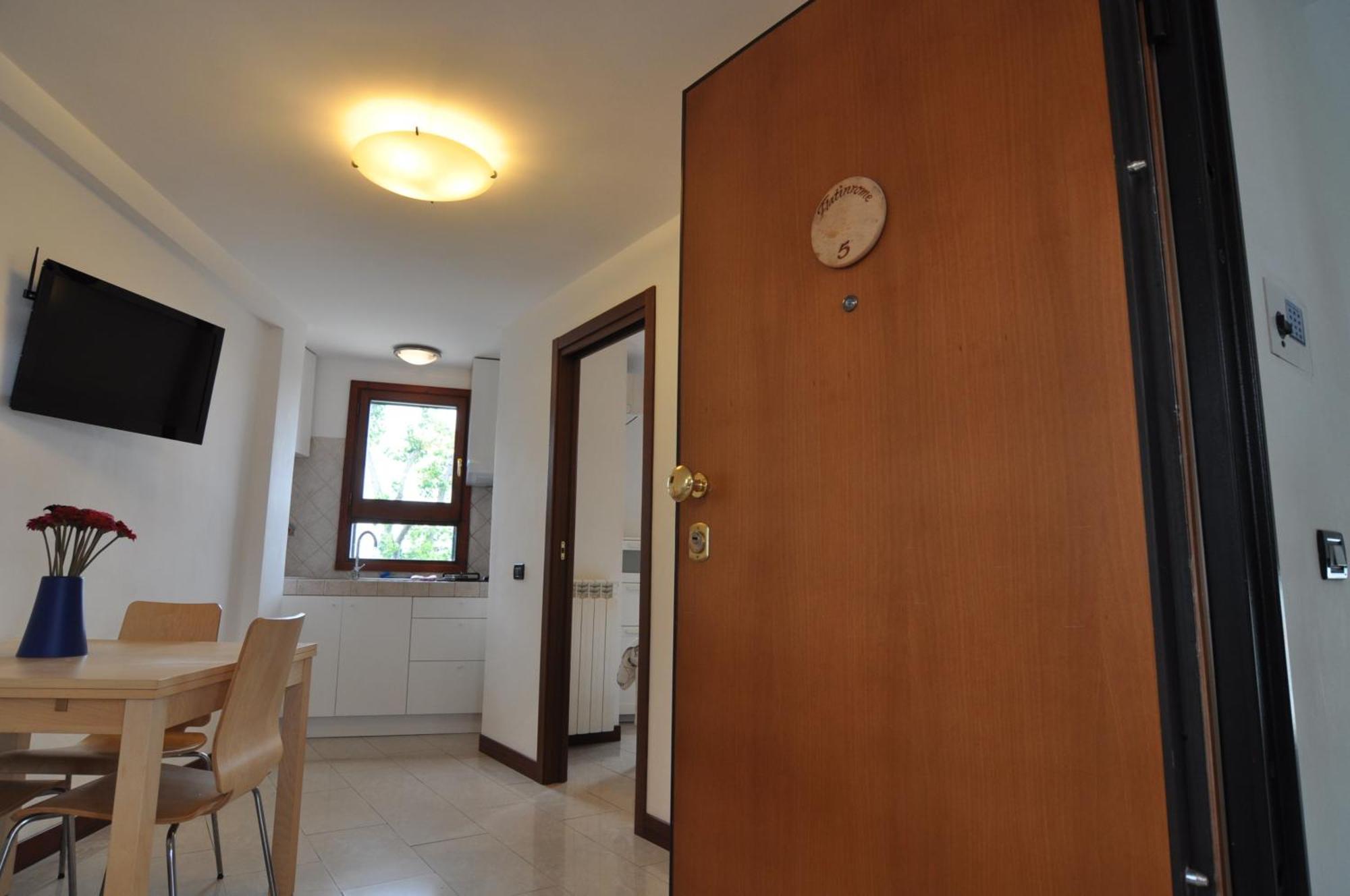 Flatinrome Fiera Apartment